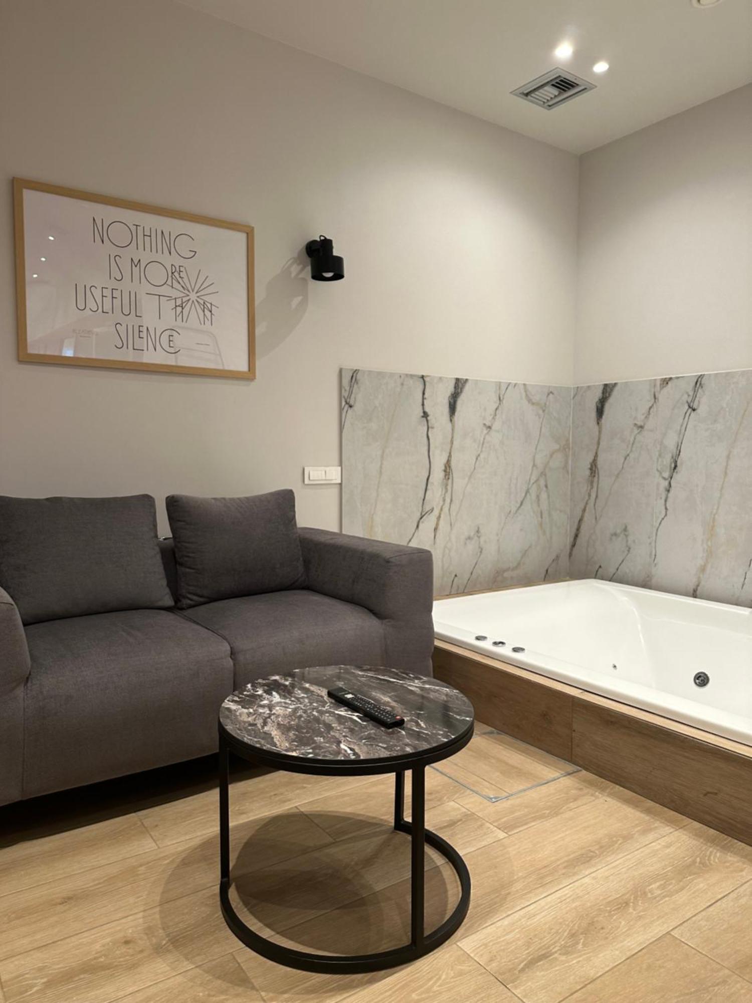 Belle Athenes - Luxury Rooms At Monastiraki Railway Station Extérieur photo