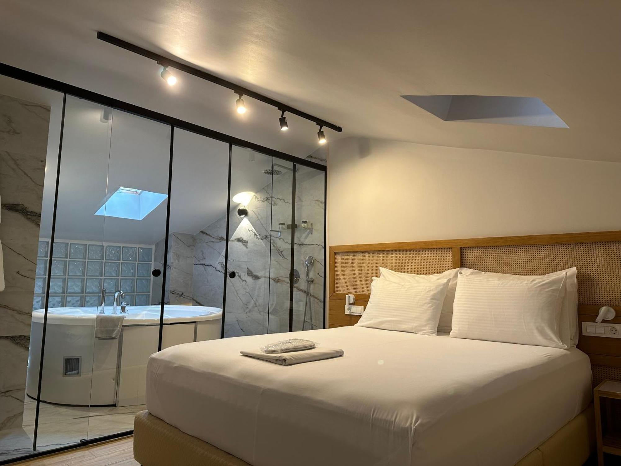 Belle Athenes - Luxury Rooms At Monastiraki Railway Station Extérieur photo