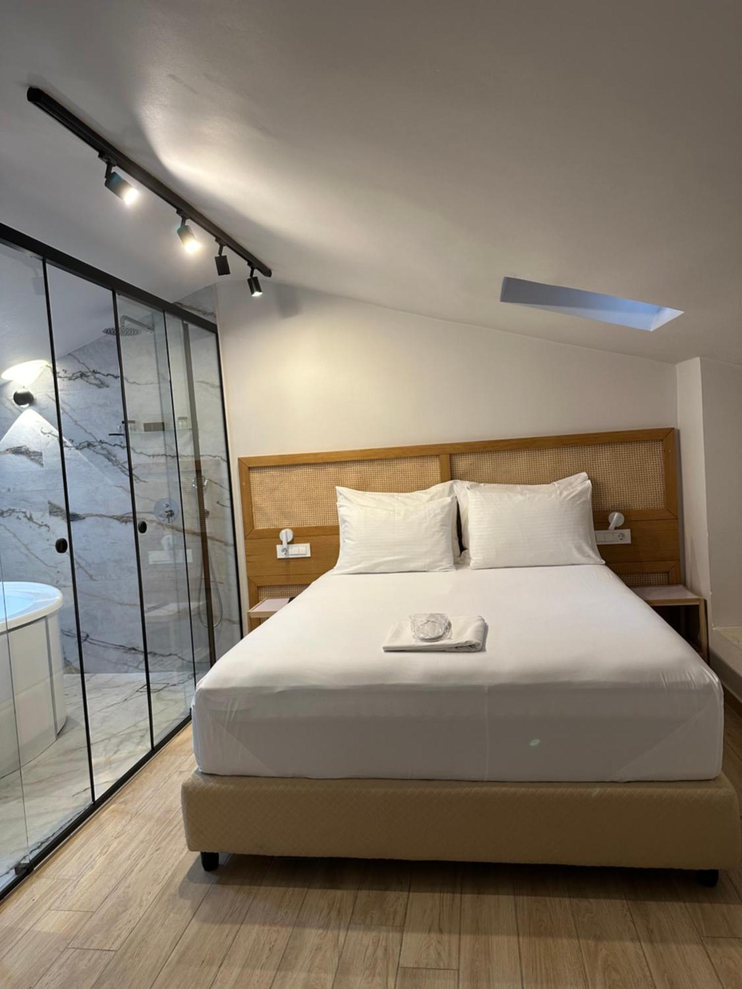 Belle Athenes - Luxury Rooms At Monastiraki Railway Station Extérieur photo