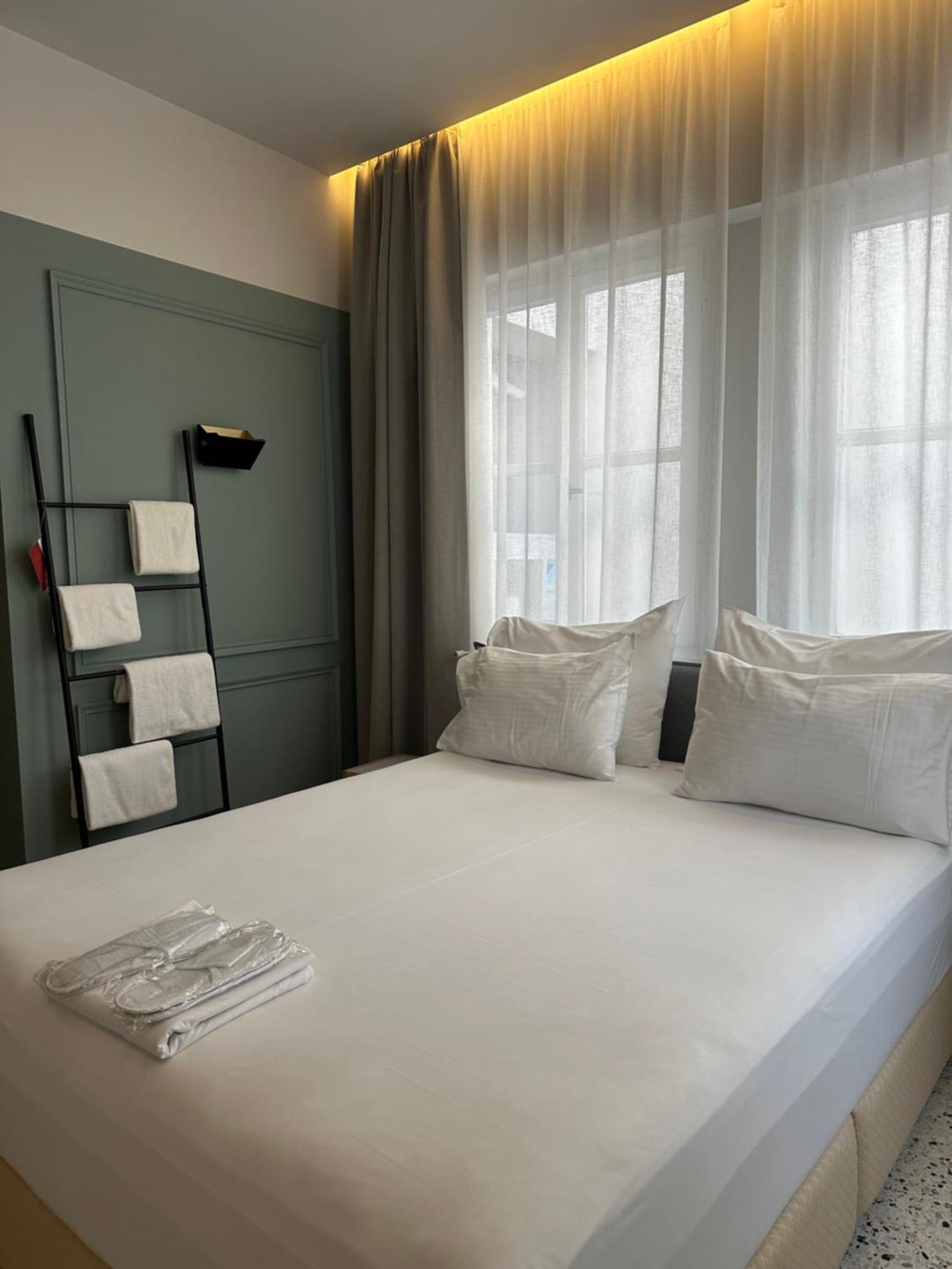 Belle Athenes - Luxury Rooms At Monastiraki Railway Station Extérieur photo