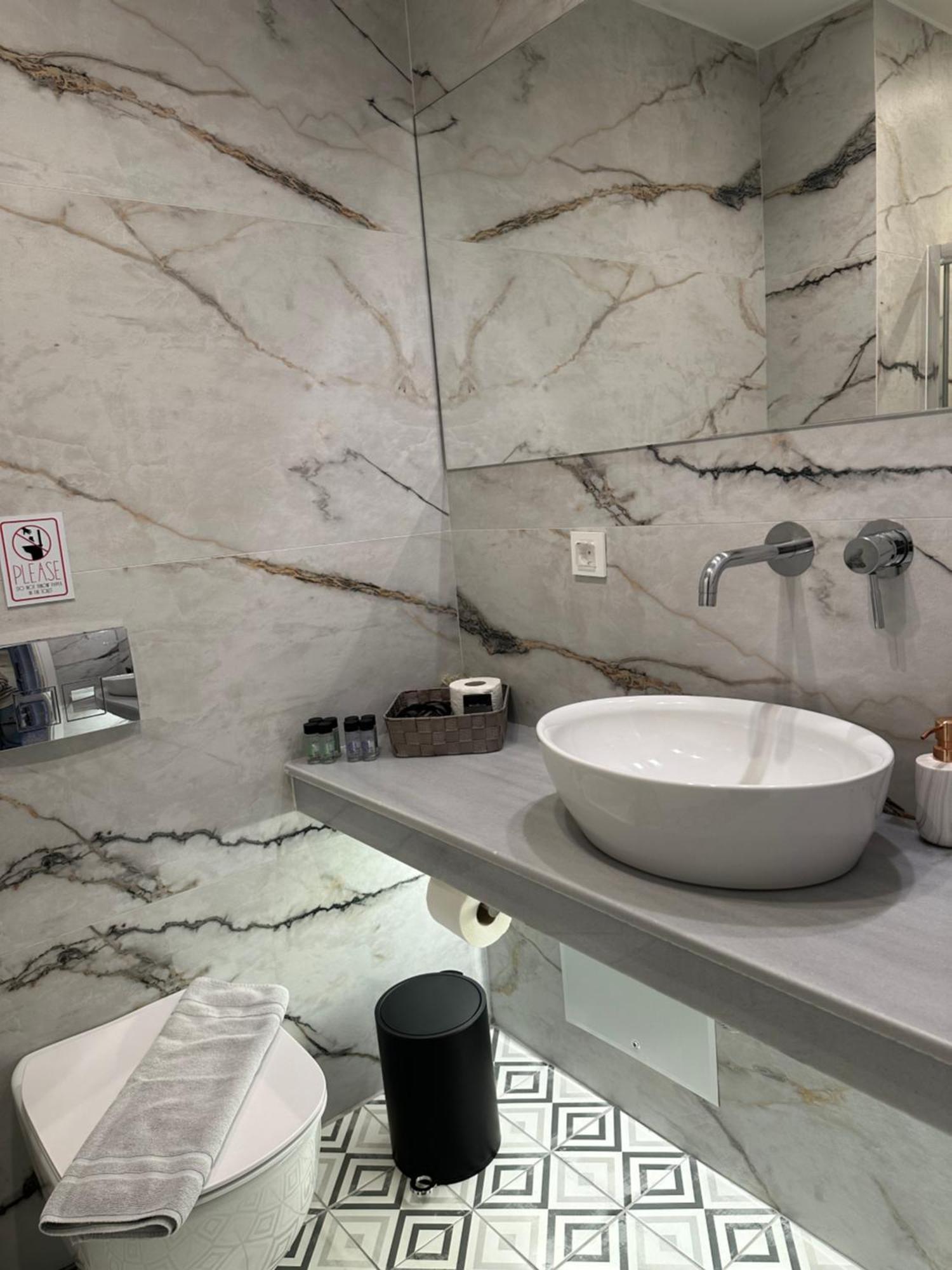 Belle Athenes - Luxury Rooms At Monastiraki Railway Station Extérieur photo